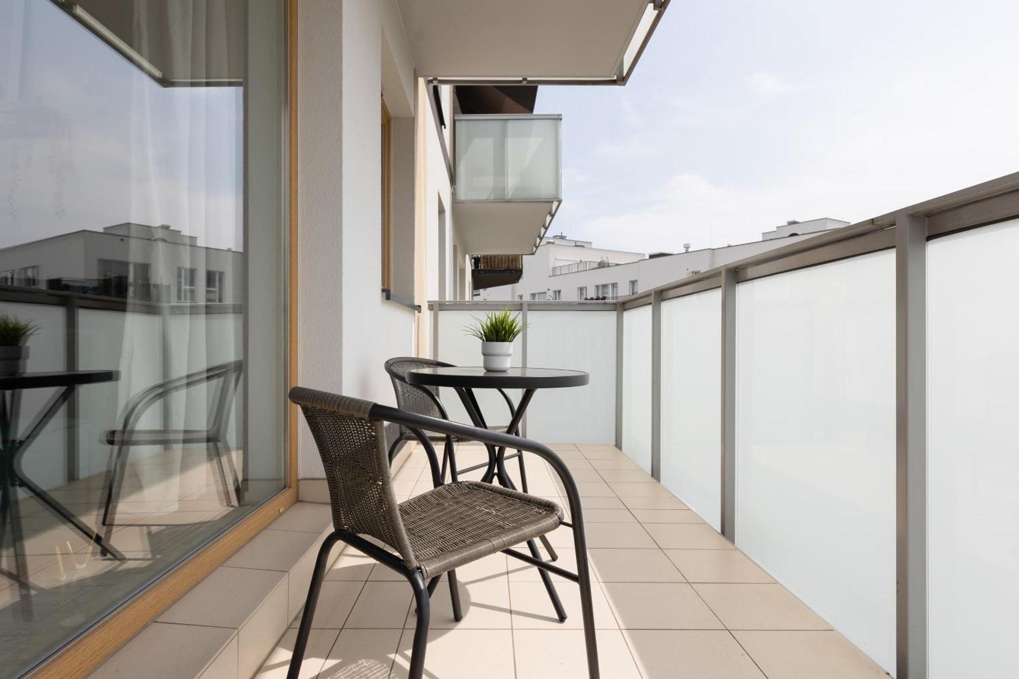 Metro Bielany Apartments By Noclegi Renters Warsawa Bagian luar foto